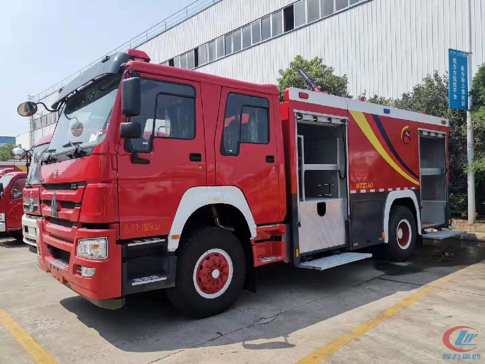 重汽豪沃水罐消防車(chē)